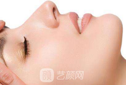 隆鼻案例:隆鼻+雙眼皮+下巴已經(jīng)不是原來(lái)自卑的我了~