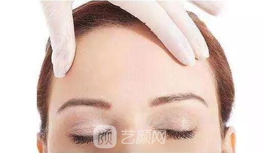 豐額頭+蘋果肌 女漢紙成女神，超有女人味