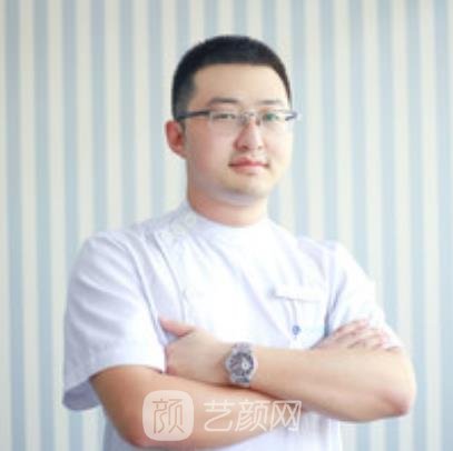 何?？?></a></dt>
                                <dd>
                                    <span><strong><a href=