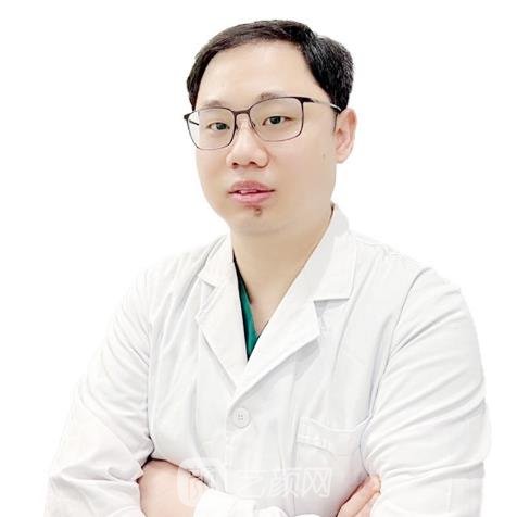 張?zhí)?  /></dt>
                        <dd>
                            <p class=