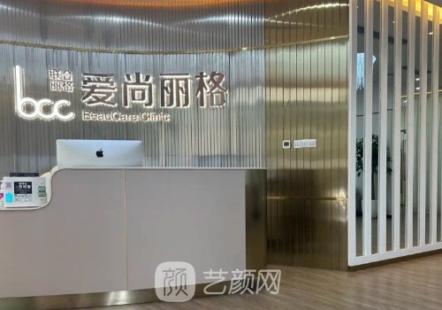 李小靜醫(yī)生割雙眼皮案例