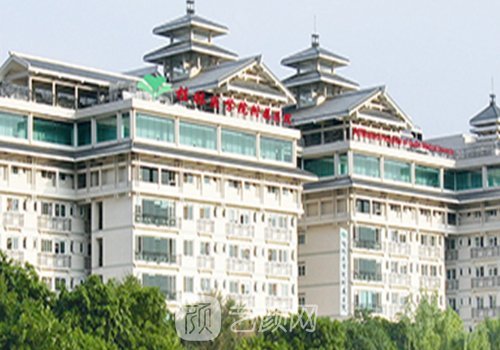 桂林醫(yī)學(xué)院做眼袋手術(shù)怎